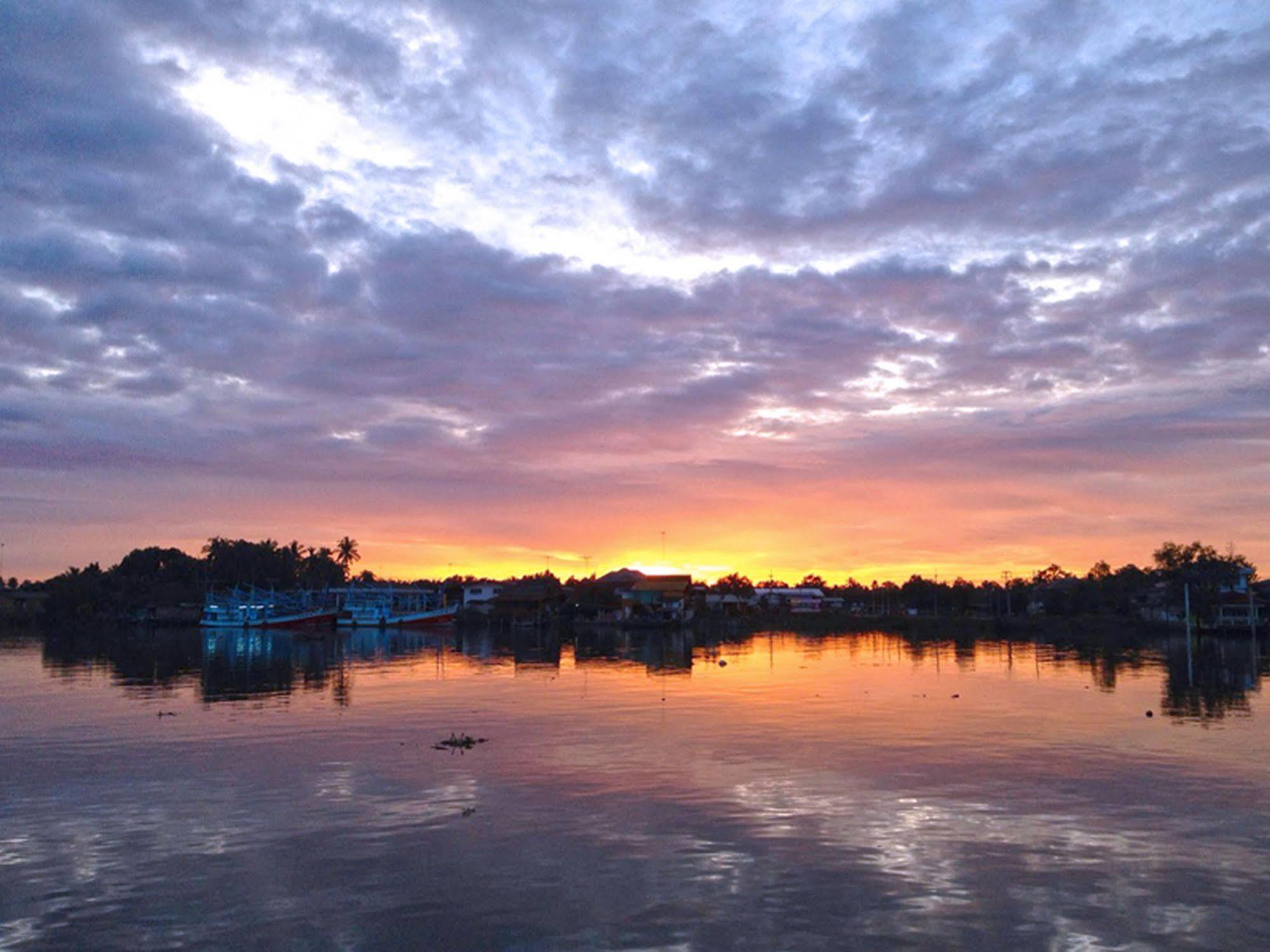 Baan Siriporn Resort Samut Songkhram Bagian luar foto