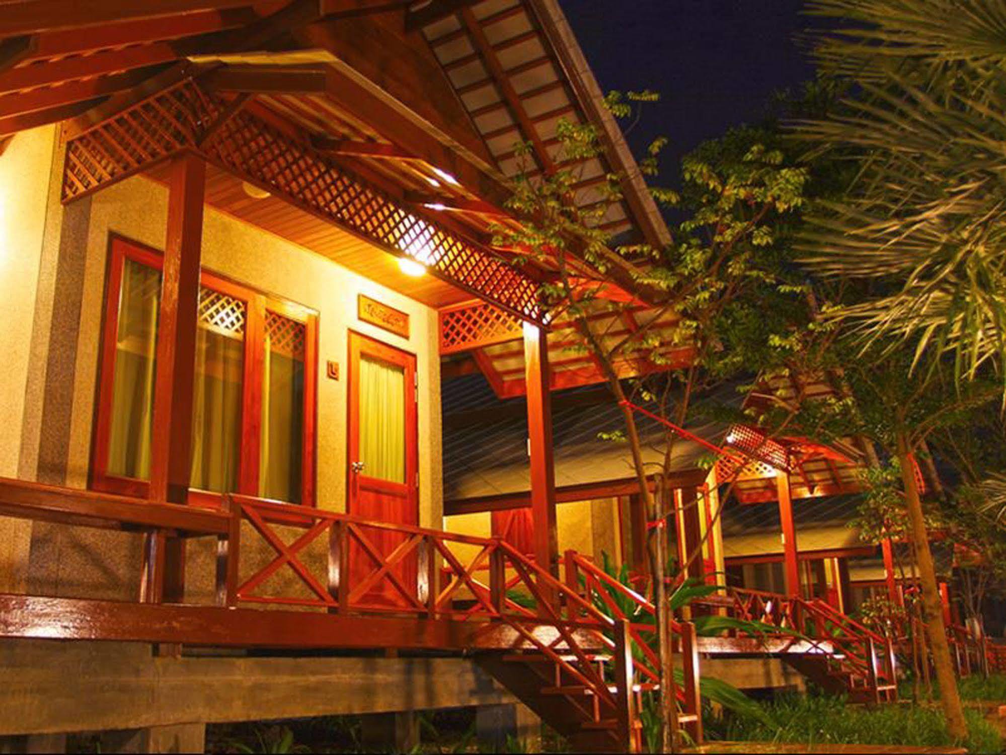 Baan Siriporn Resort Samut Songkhram Bagian luar foto